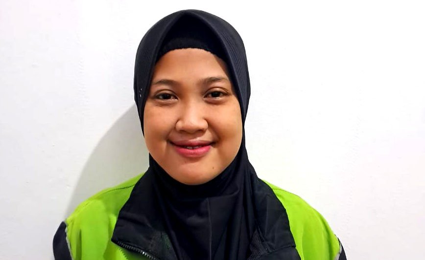 Dessy Meranti (32), seorang wanita pekerja Ojek Online